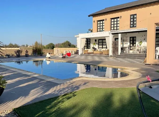 The Pervoli - Pool - Close To Апартаменты Ларнака