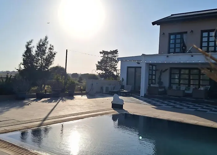 The Pervoli - Pool - Close To