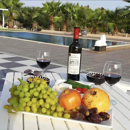 The Pervoli - Pool - Close To Apartman Lárnaka