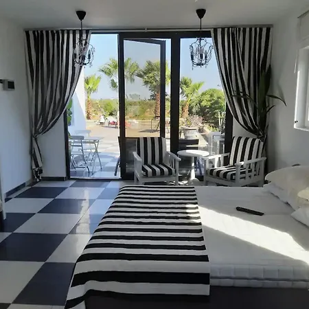 The Pervoli - Pool - Close To * Lárnaka