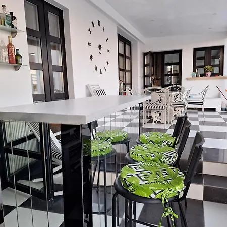 The Pervoli - Pool - Close To Apartman Lárnaka