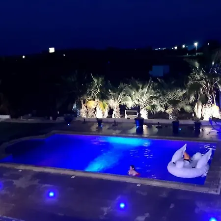 The Pervoli - Pool - Close To Lejlighed *