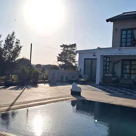 The Pervoli - Pool - Close To