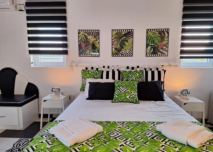 The Pervoli - Pool - Close To דירה